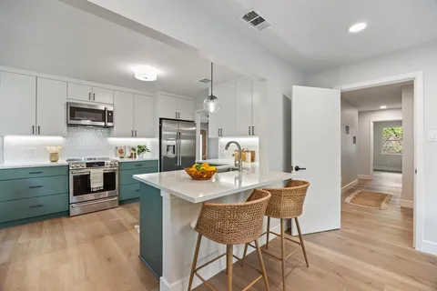 $589,000 | 1650 Macmanus Drive, Dallas, TX 75228