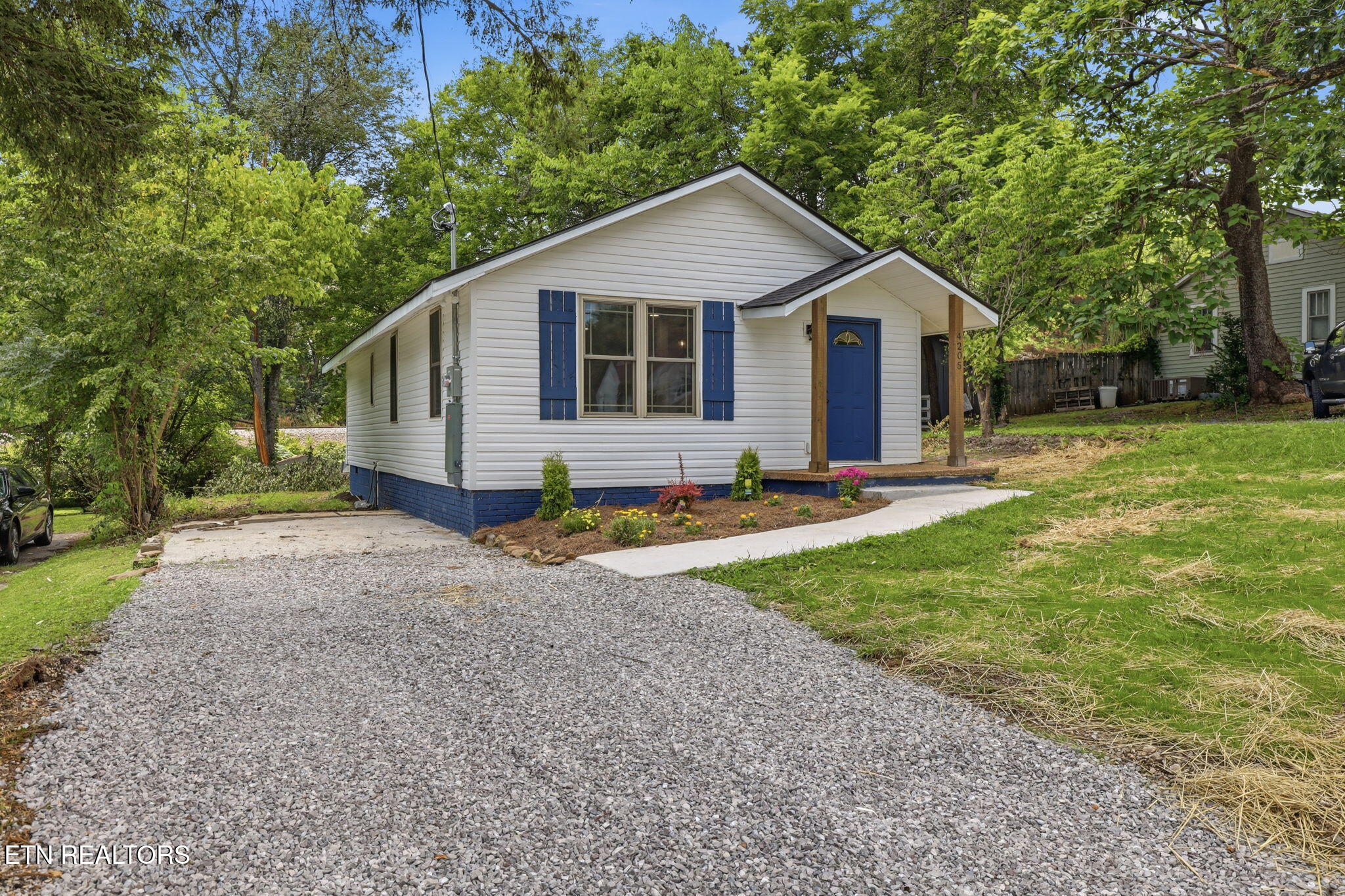 4205 Coster Road Knoxville, TN 37912 - Photo 29 of 37 31-web-or-mls-DZ3A8427