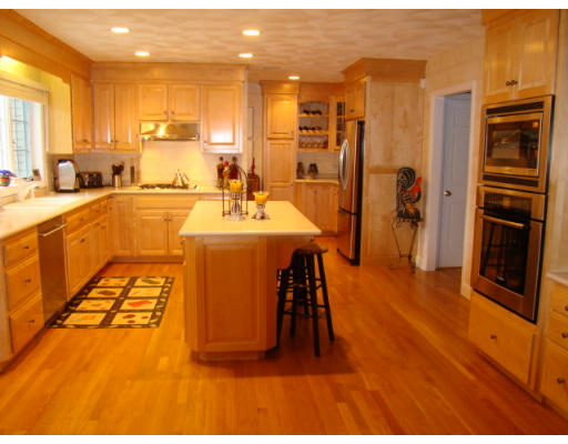 152 Jenkins Road Andover, MA 01810 - Photo 2 of 18 Gallery Image 2
