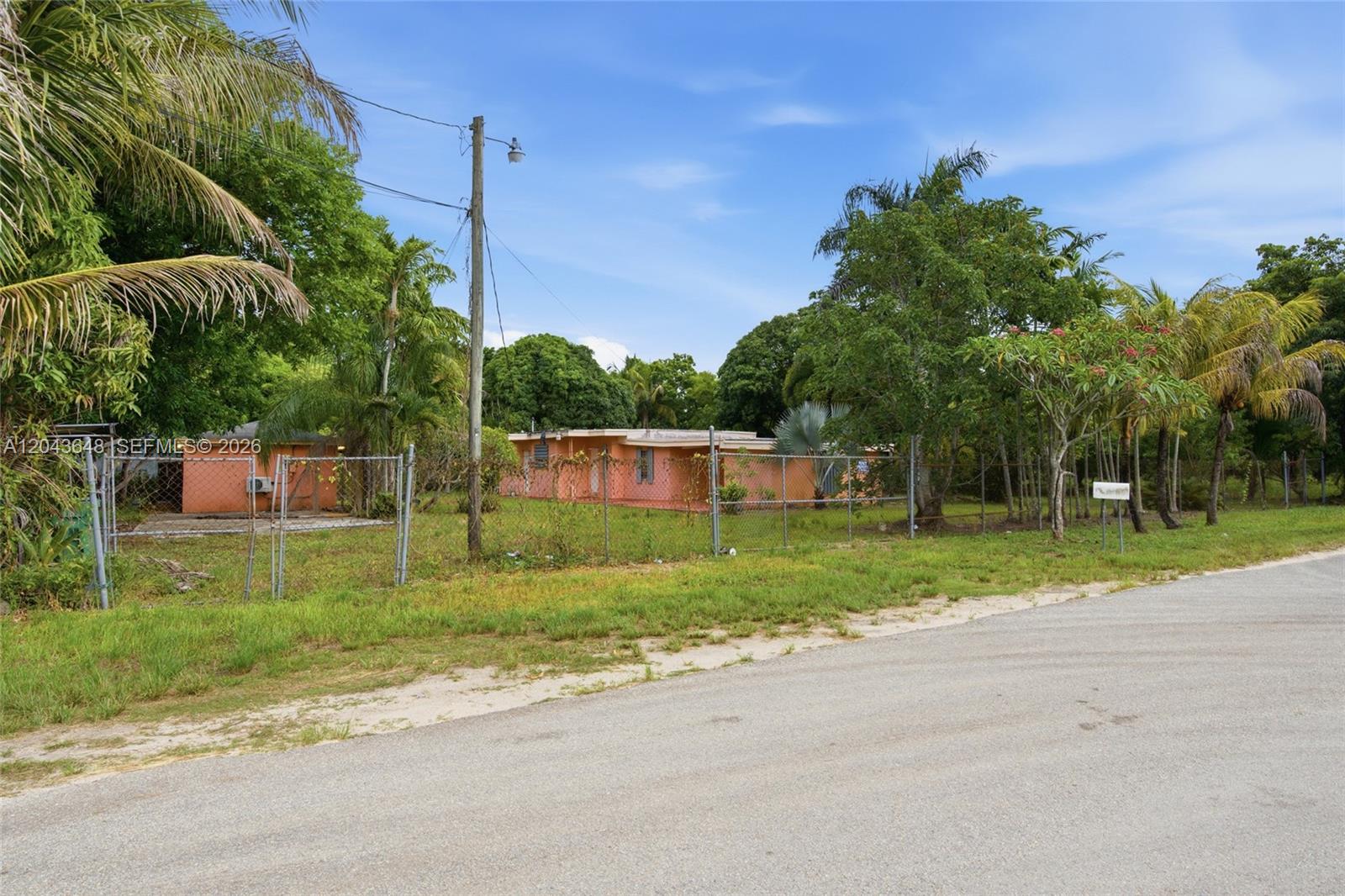 15401 Southwest 240th Street Homestead, FL 33032 - Photo 11 of 35