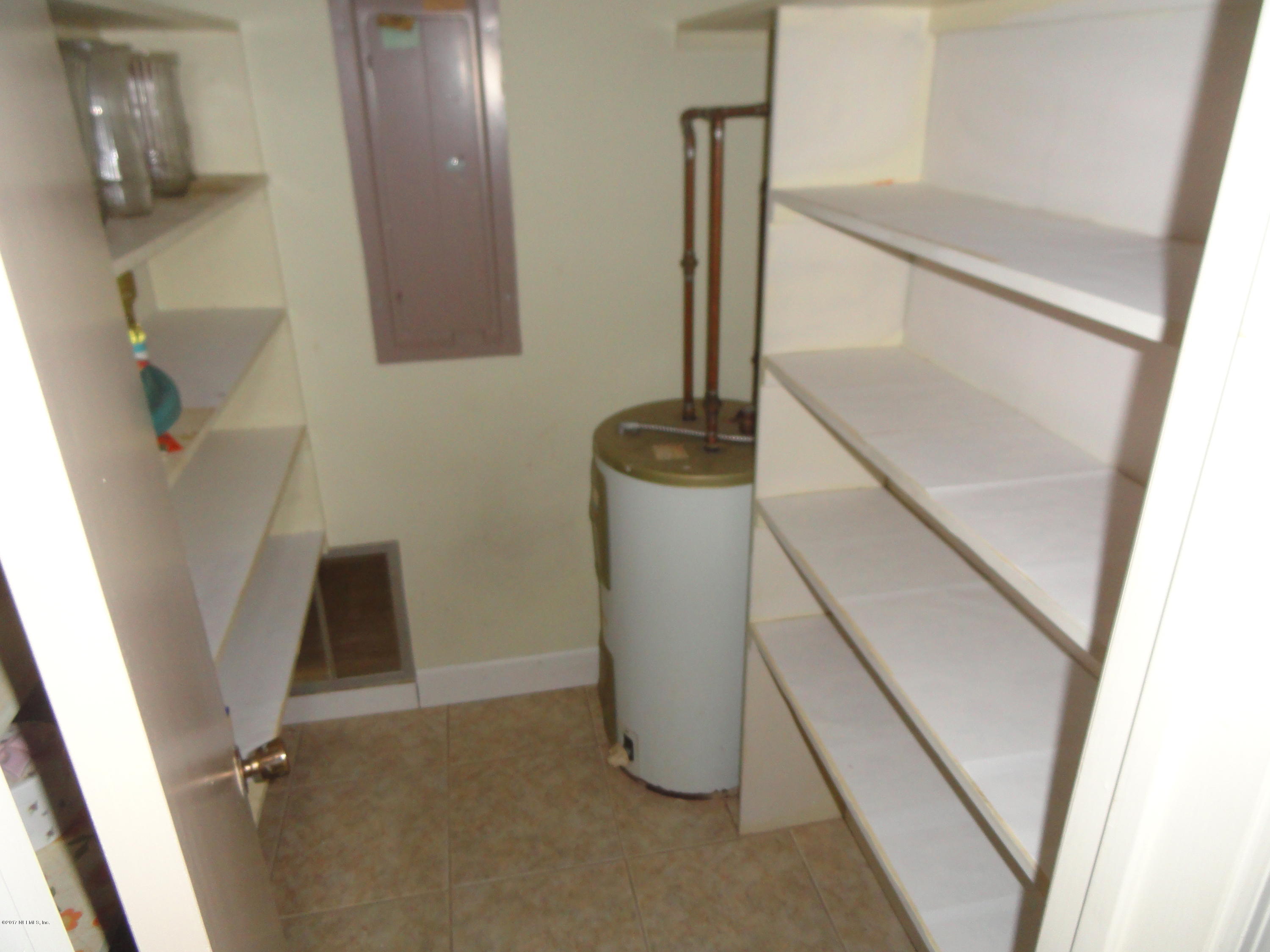 KITCHEN PANTRY