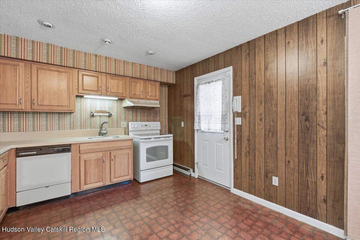 125 Reme Road Prattsville, NY 12468 - Photo 10 of 35 11-Kitchen