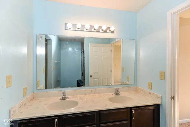 $270,000 | 559 Genisis Drive, Whiteland, IN 46184