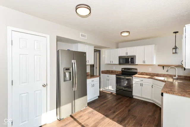 $270,000 | 559 Genisis Drive, Whiteland, IN 46184