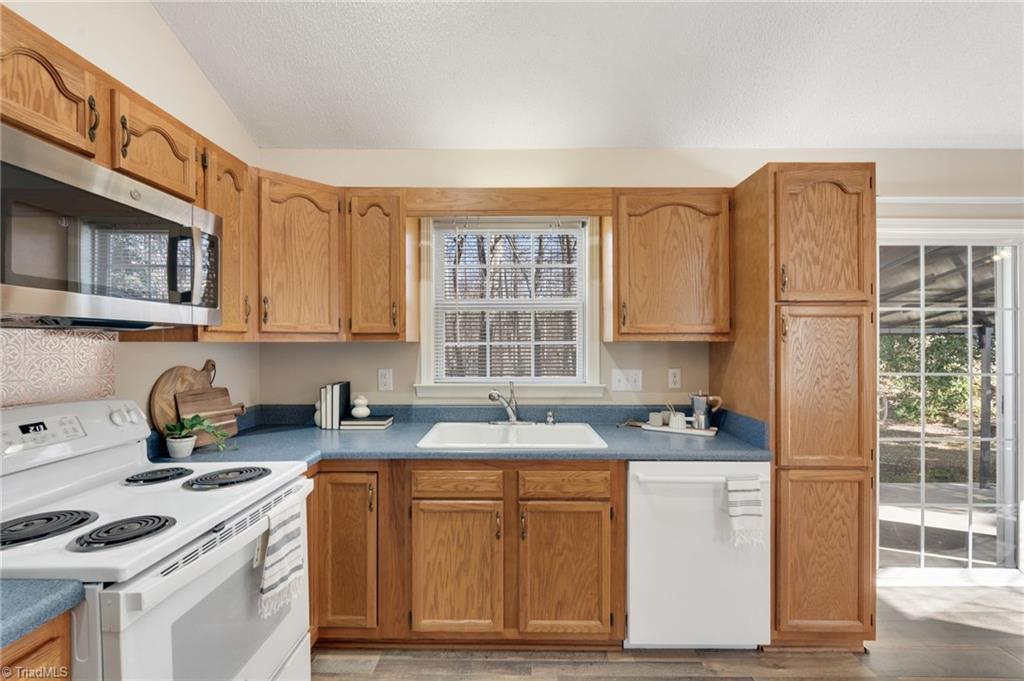 12 Shanda Court Thomasville, NC 27360 - Photo 7 of 23