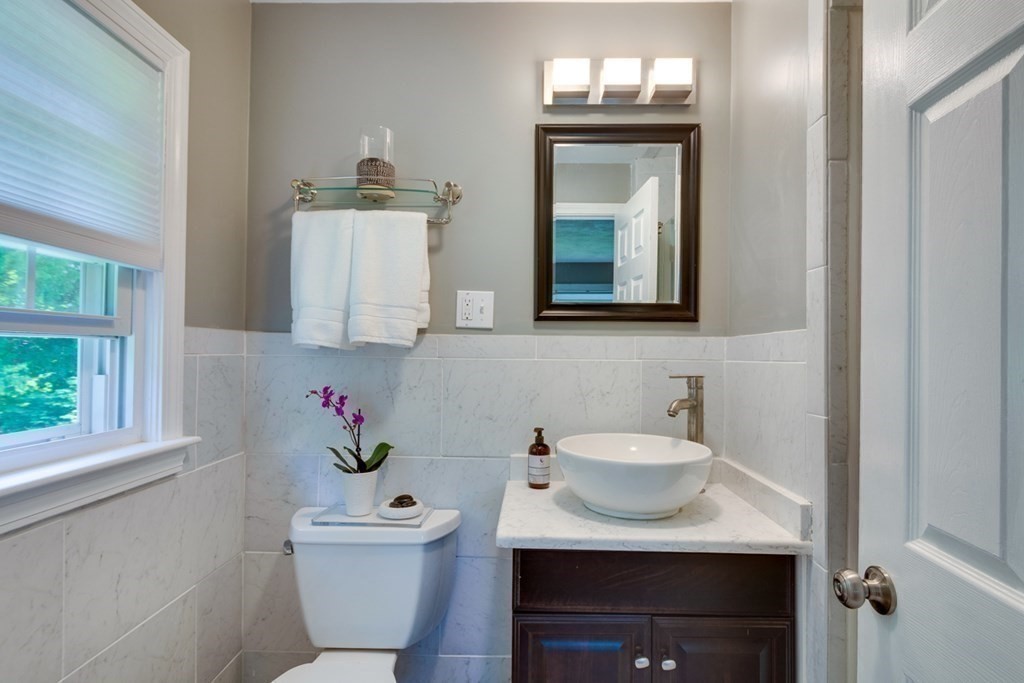 9 Canterbury Road Woburn, MA 01801 - Photo 14 of 28 Gallery Image 14