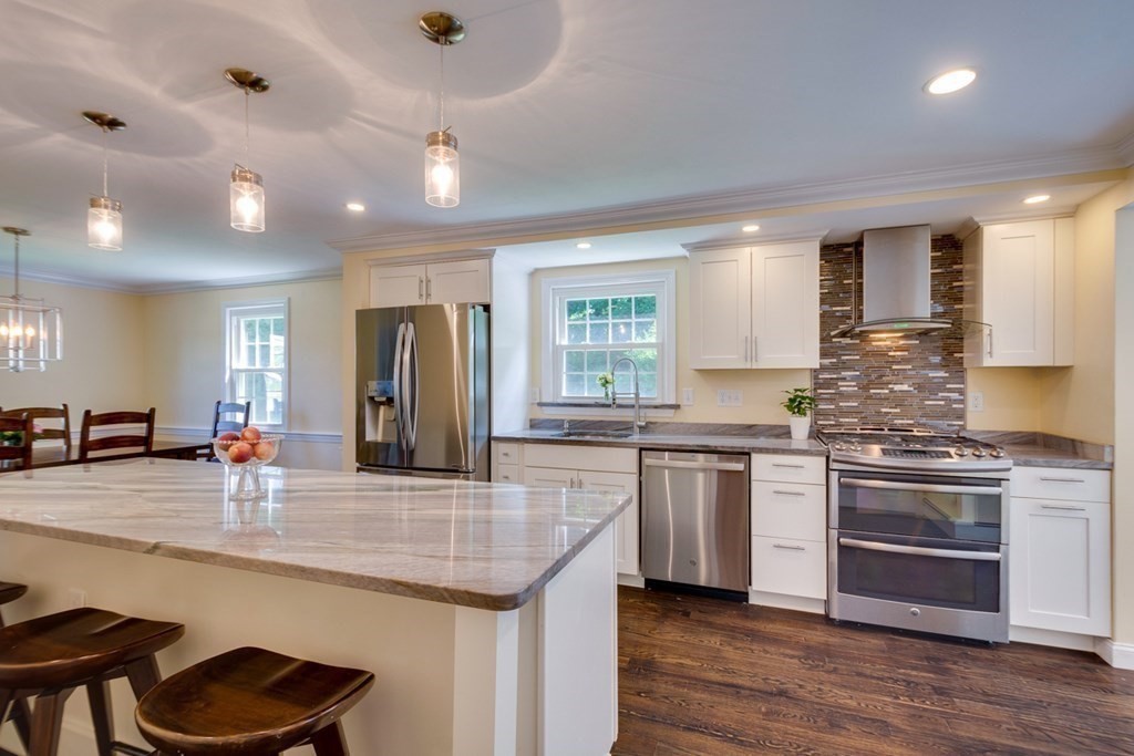9 Canterbury Road Woburn, MA 01801 - Photo 2 of 28 Gallery Image 2