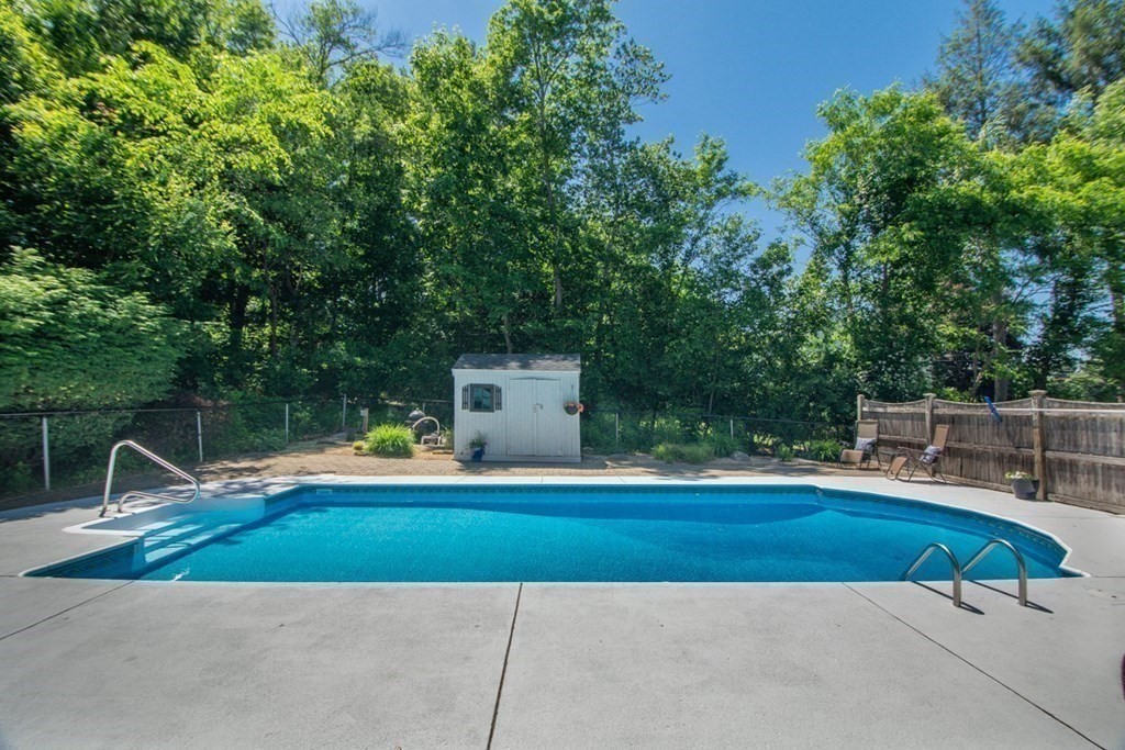 9 Canterbury Road Woburn, MA 01801 - Photo 22 of 28 Gallery Image 22