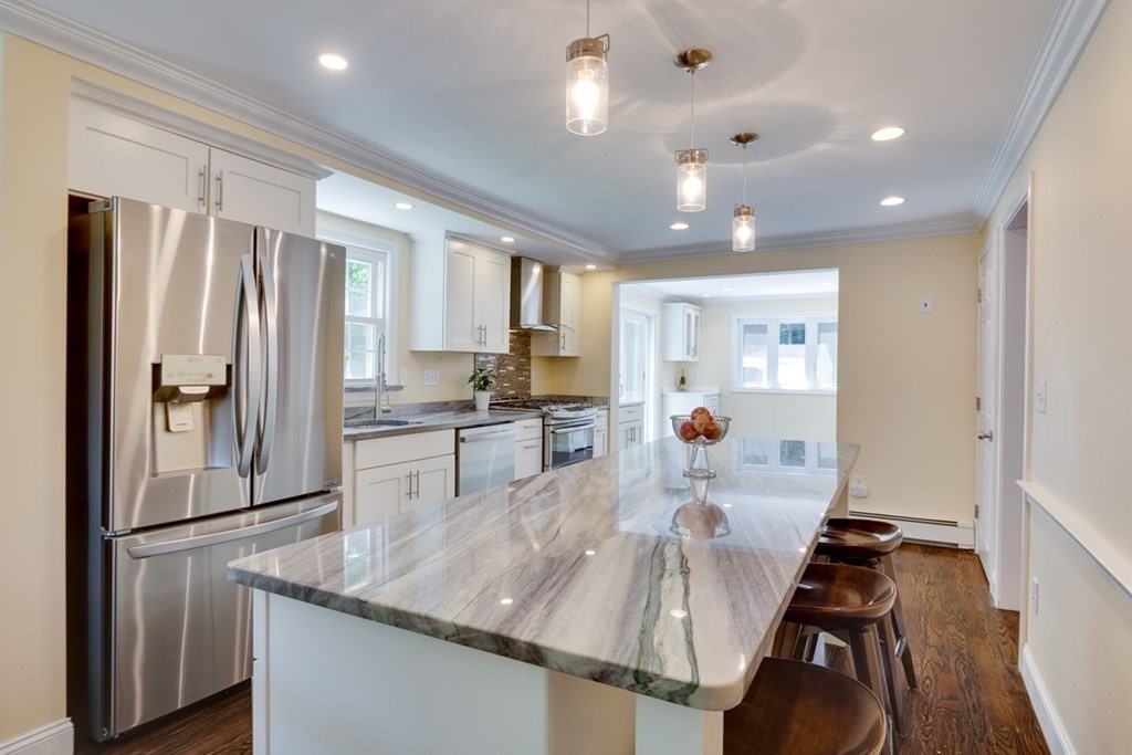 9 Canterbury Road Woburn, MA 01801 - Photo 3 of 28 Gallery Image 3