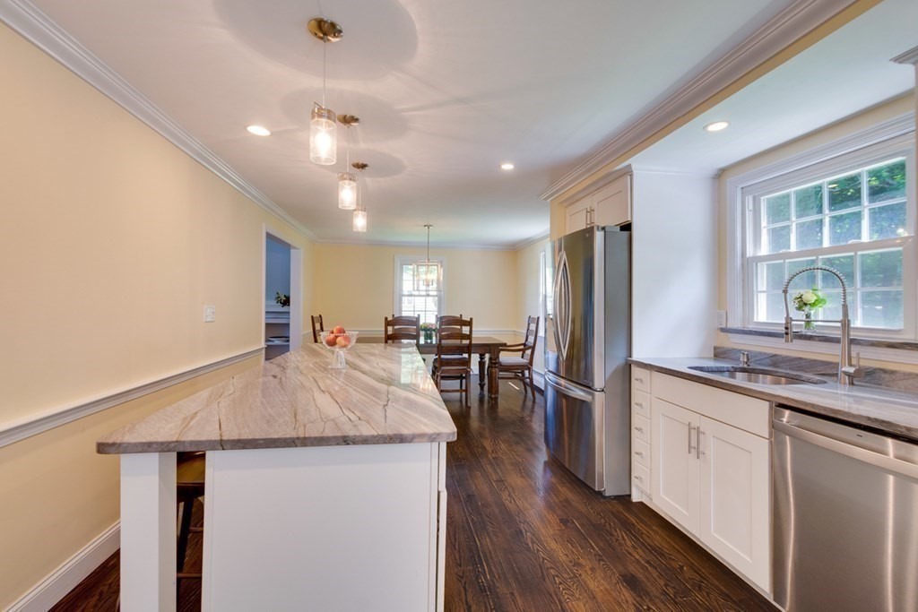 9 Canterbury Road Woburn, MA 01801 - Photo 4 of 28 Gallery Image 4