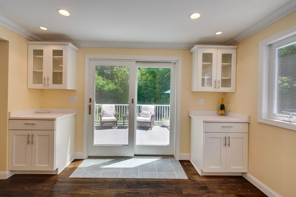 9 Canterbury Road Woburn, MA 01801 - Photo 5 of 28 Gallery Image 5