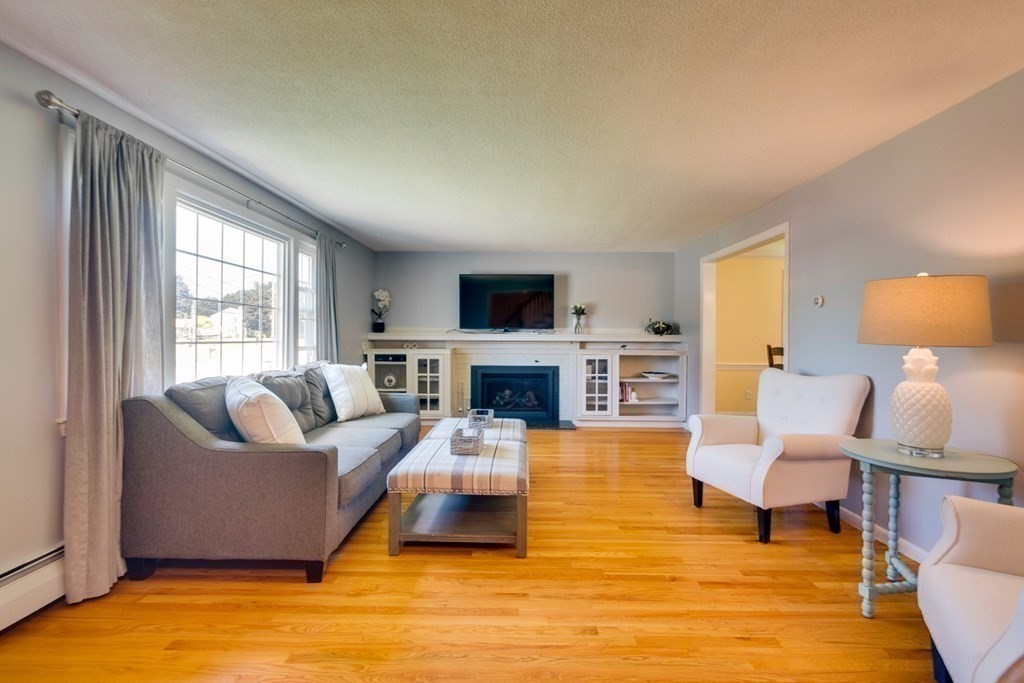 9 Canterbury Road Woburn, MA 01801 - Photo 6 of 28 Gallery Image 6