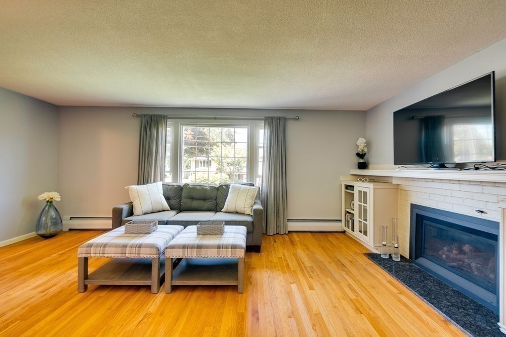 9 Canterbury Road Woburn, MA 01801 - Photo 7 of 28 Gallery Image 7