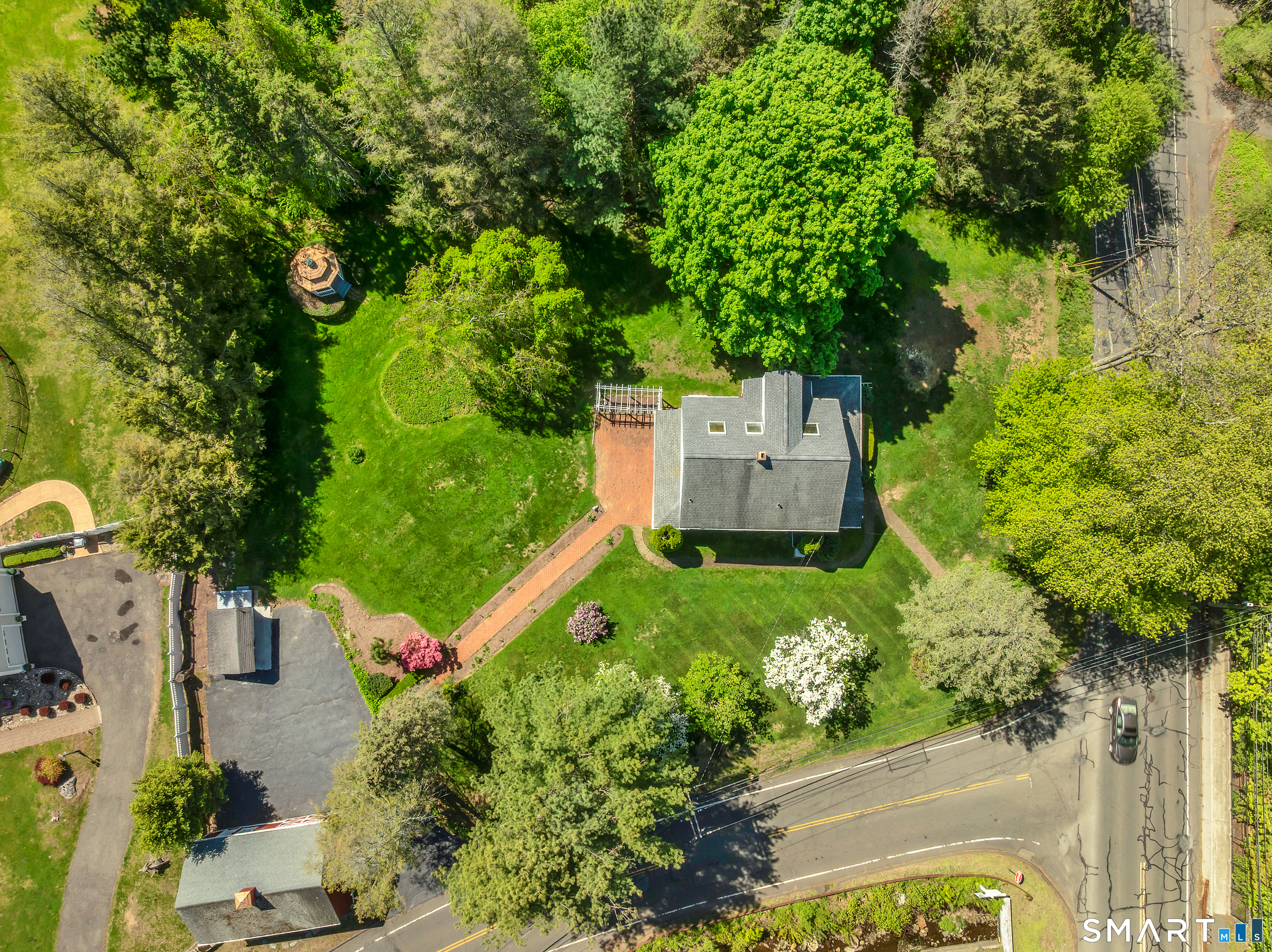 286 Daniels Farm Road Trumbull, CT 06611 - Photo 3 of 35