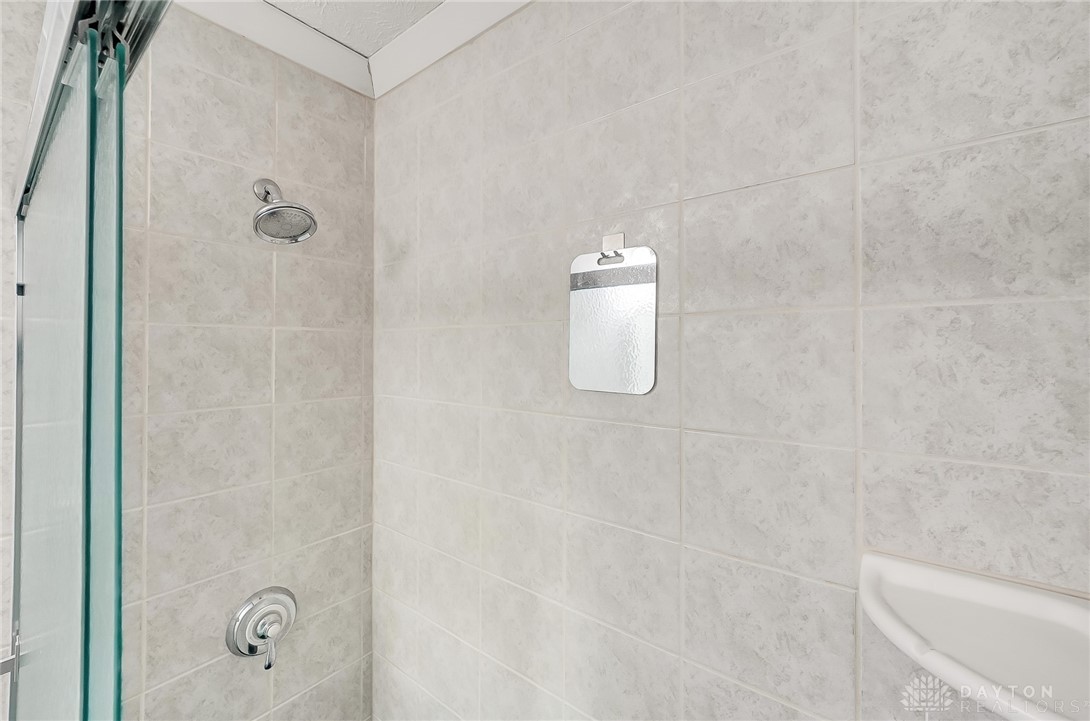 5645 Powell Road Dayton, OH 45424 - Photo 10 of 27 Gallery Image 10