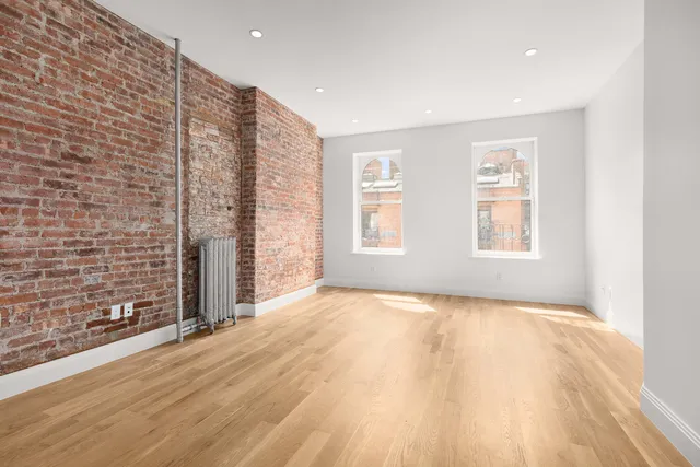 $1,150,000 | 327 West 11th Street, Unit 4E | West Village