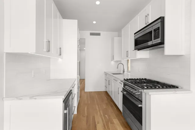 $1,150,000 | 327 West 11th Street, Unit 4E | West Village