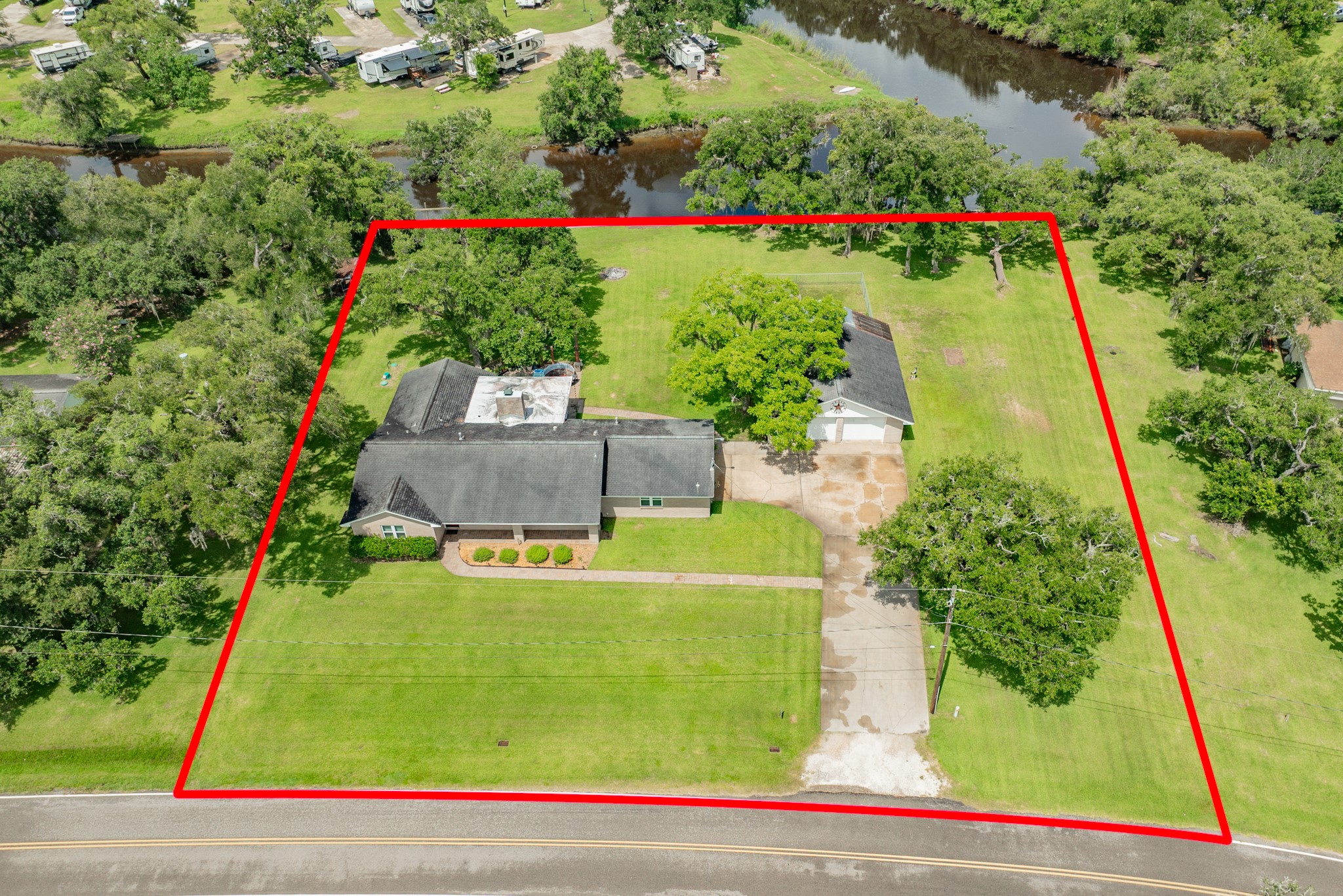 511 Edgewater Street Clute, TX 77531 - Photo 38 of 43
