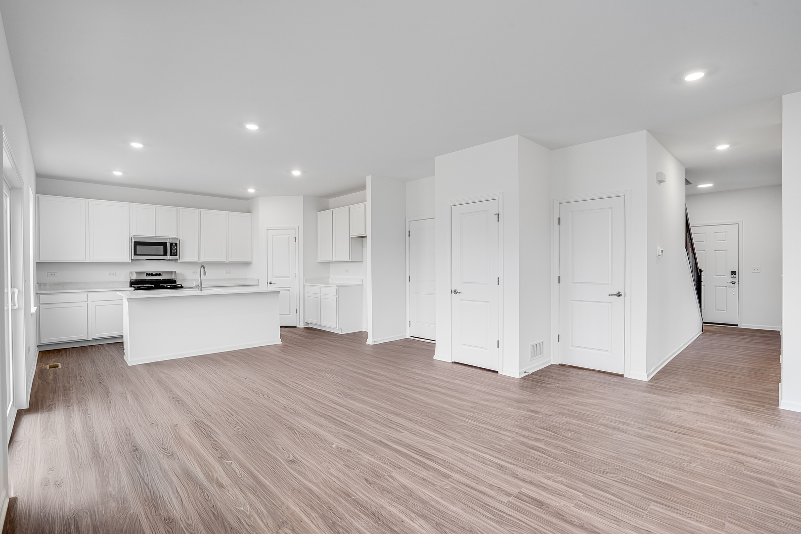 375 Danforth Drive Oswego, IL 60543 - Photo 3 of 30