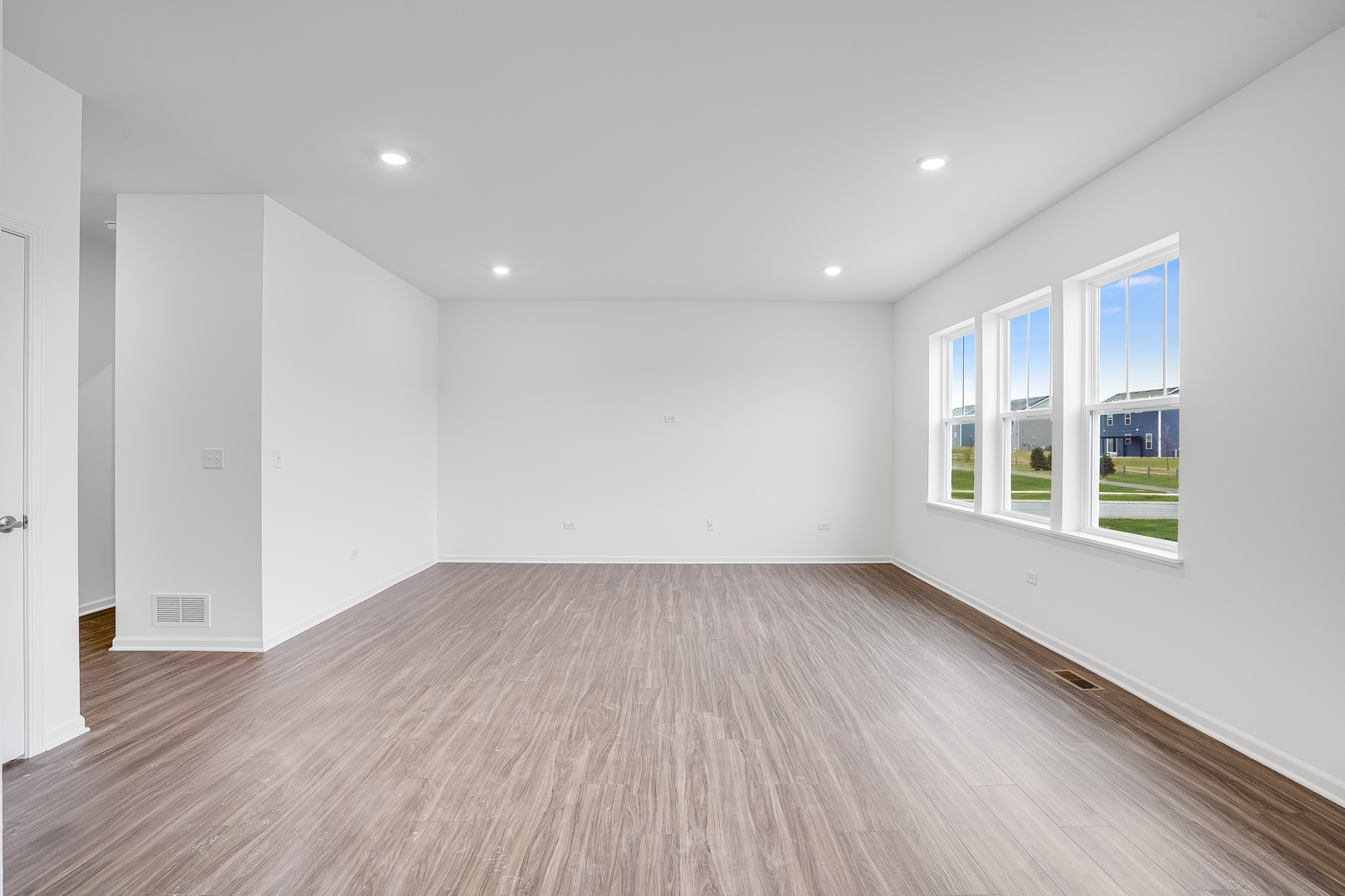 375 Danforth Drive Oswego, IL 60543 - Photo 4 of 30