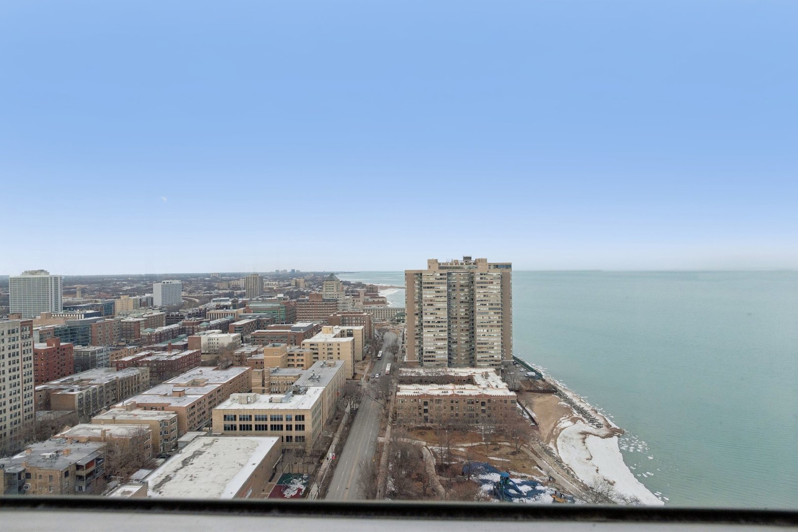 6171 North Sheridan Road, Unit 2601 Chicago, IL 60660 - Photo 19 of 31