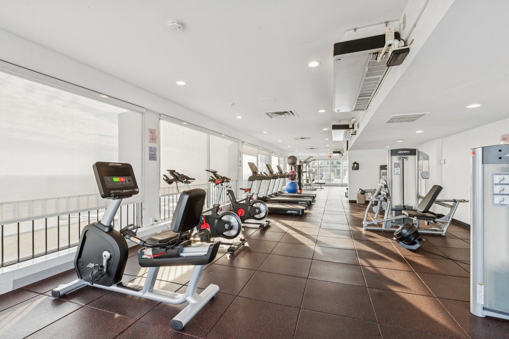 6171 North Sheridan Road, Unit 2601 Chicago, IL 60660 - Photo 23 of 31