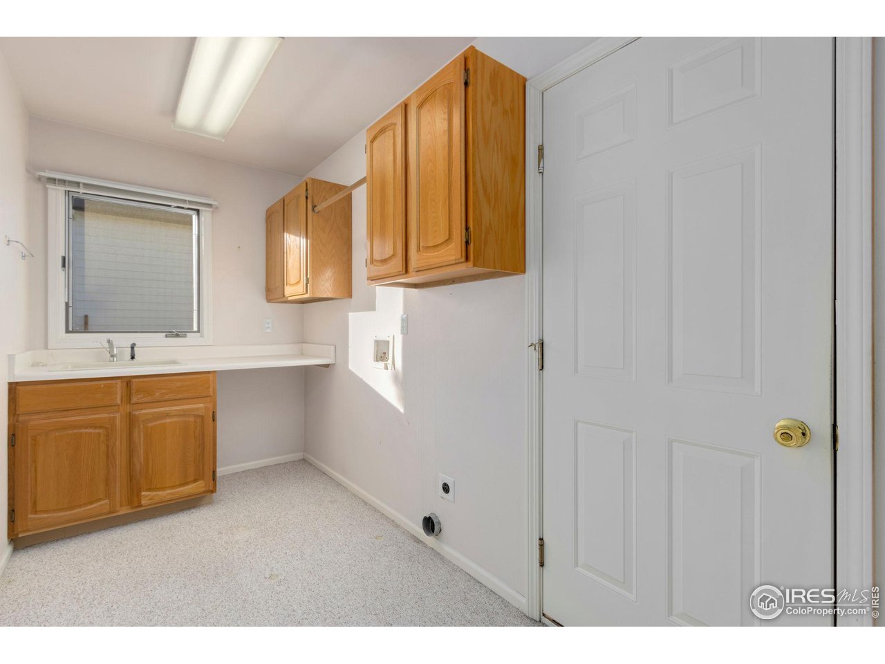 2607 Bison Road Fort Collins, CO 80525 - Photo 13 of 27 Main Level Laundry Room