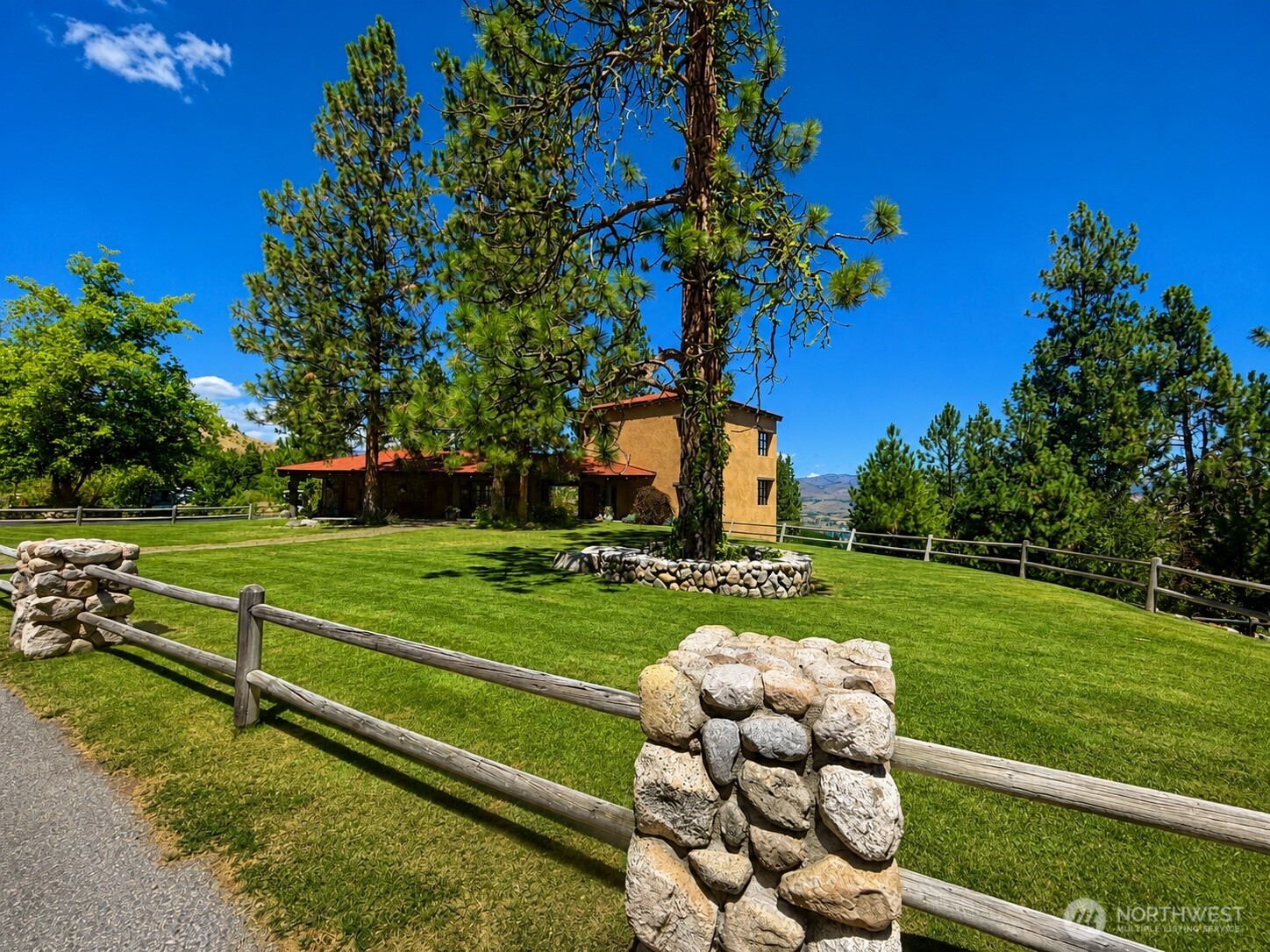 202 Bandera Way Chelan, WA 98816 - Photo 9 of 10