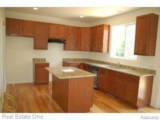 3086 Fantail Court Rochester, MI 48309 - Photo 7 of 13 kitchen 2