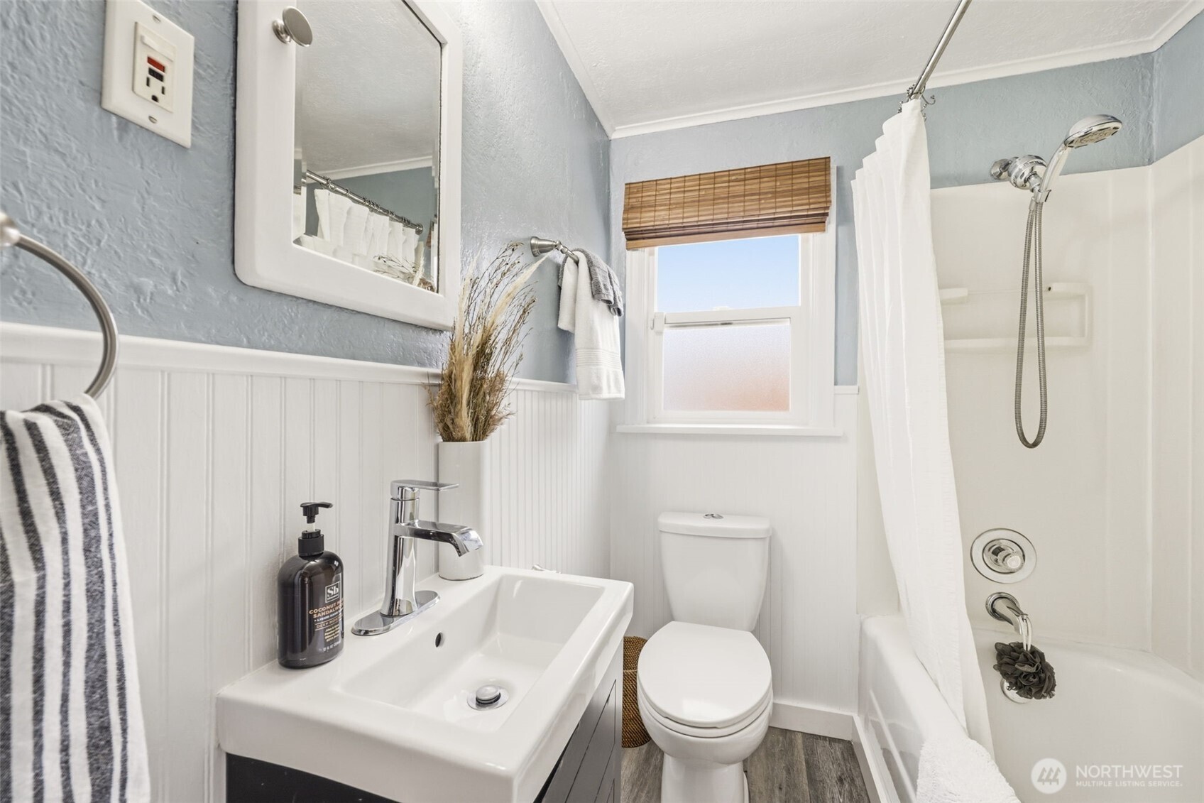 317 Southwest 124th Street Seattle, WA 98146 - Photo 13 of 26