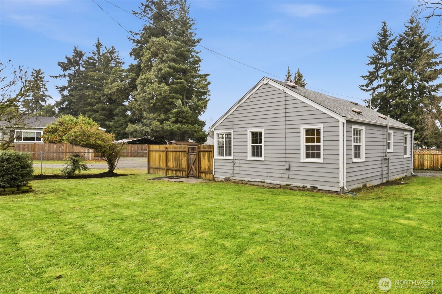 317 Southwest 124th Street Seattle, WA 98146 - Photo 18 of 26