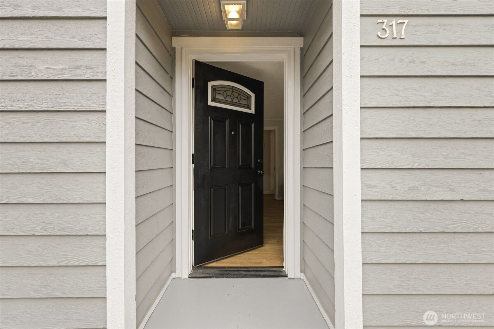 317 Southwest 124th Street Seattle, WA 98146 - Photo 3 of 26