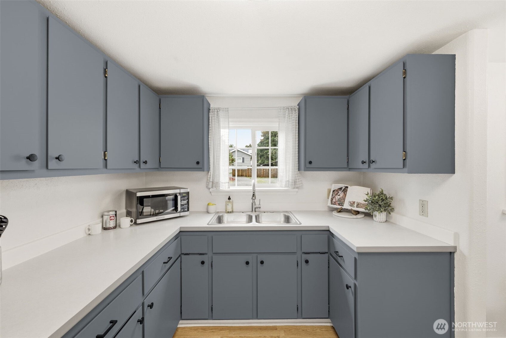 317 Southwest 124th Street Seattle, WA 98146 - Photo 8 of 26
