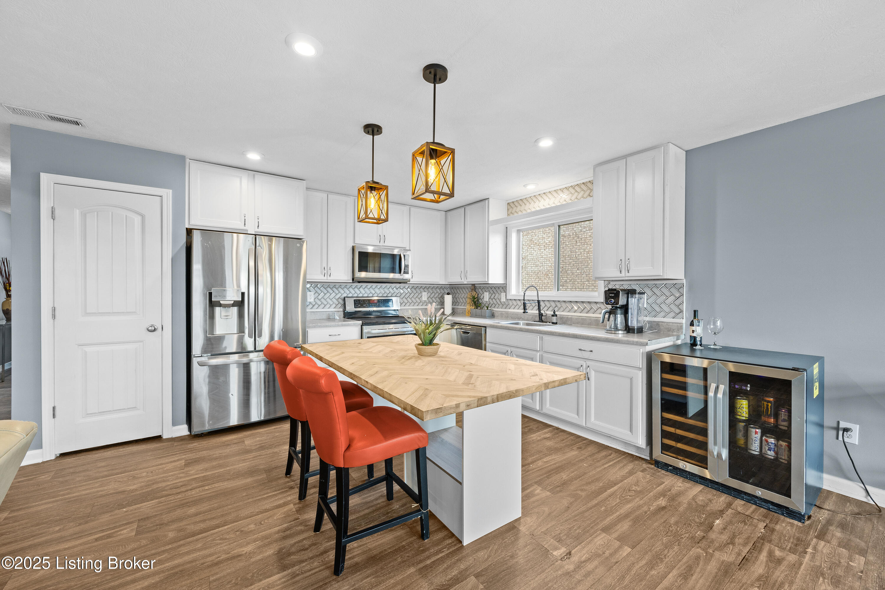 8500 Splendid Point Louisville, KY 40229 - Photo 5 of 39 Kitchen