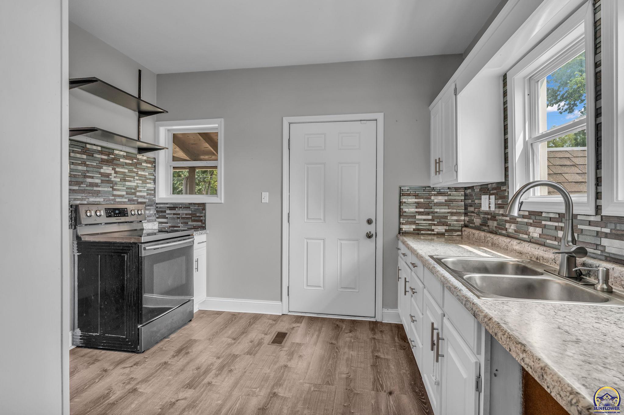 2058 Southwest Buchanan Street Topeka, KS 66604 - Photo 12 of 32