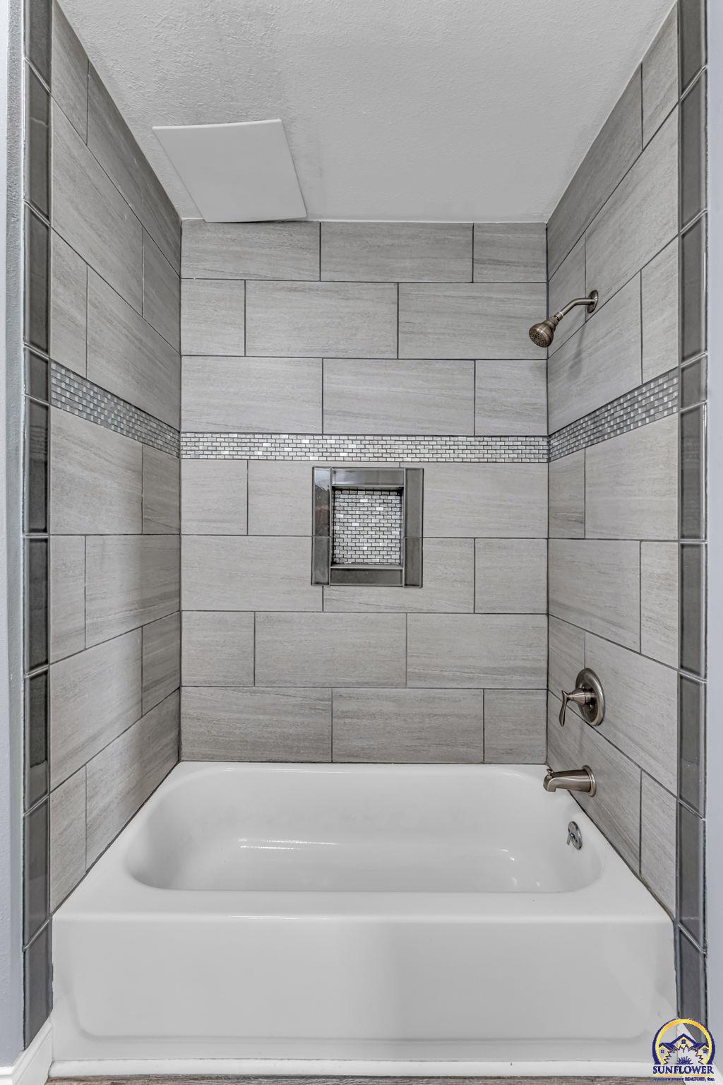 2058 Southwest Buchanan Street Topeka, KS 66604 - Photo 18 of 32