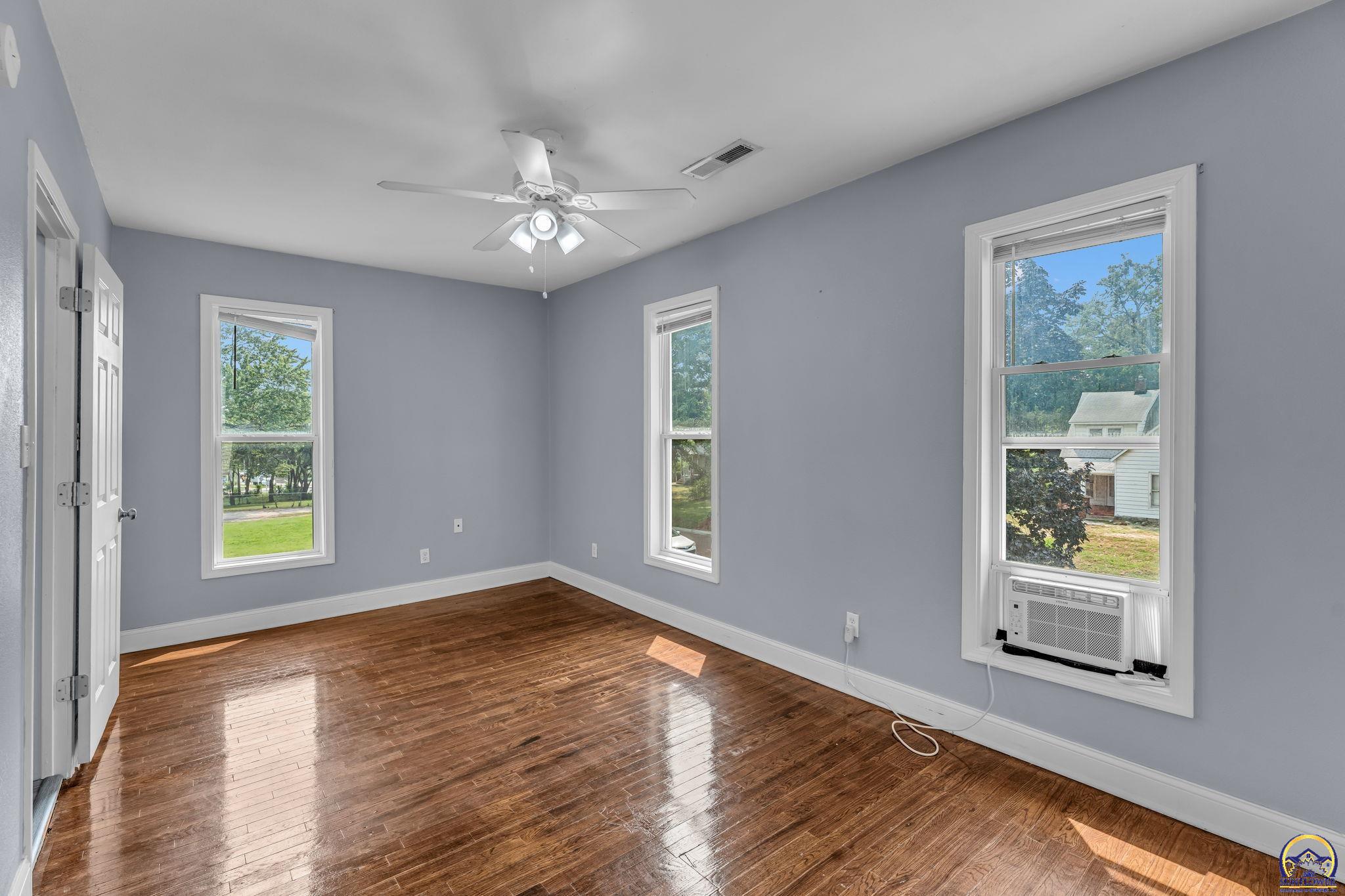 2058 Southwest Buchanan Street Topeka, KS 66604 - Photo 20 of 32