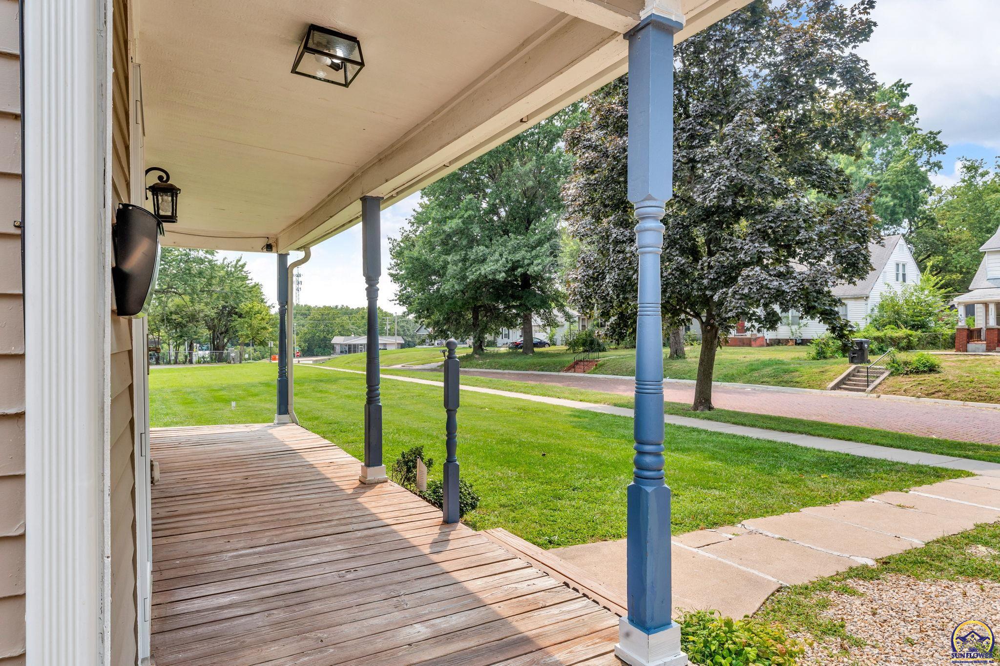 2058 Southwest Buchanan Street Topeka, KS 66604 - Photo 5 of 32