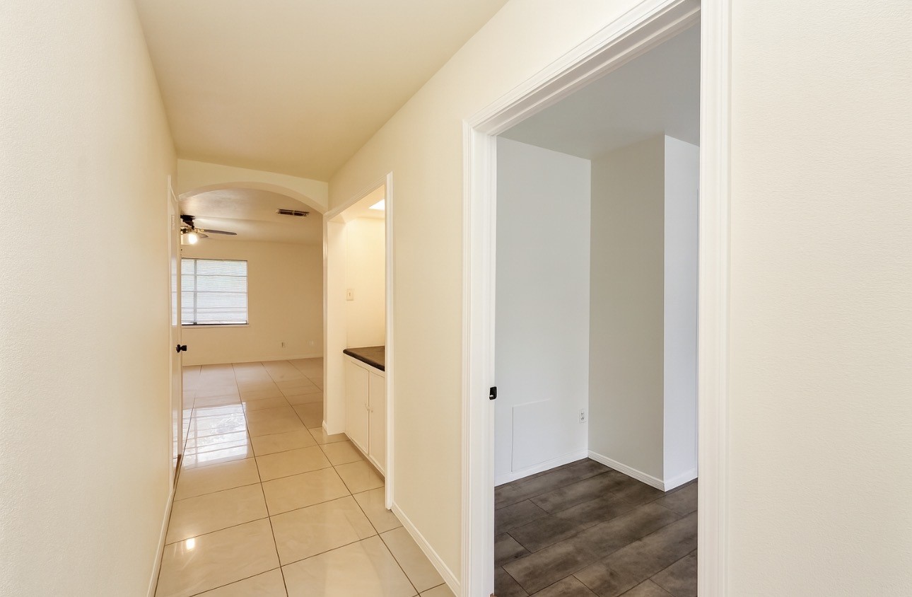 9811 Mango Street Houston, TX 77075 - Photo 2 of 14