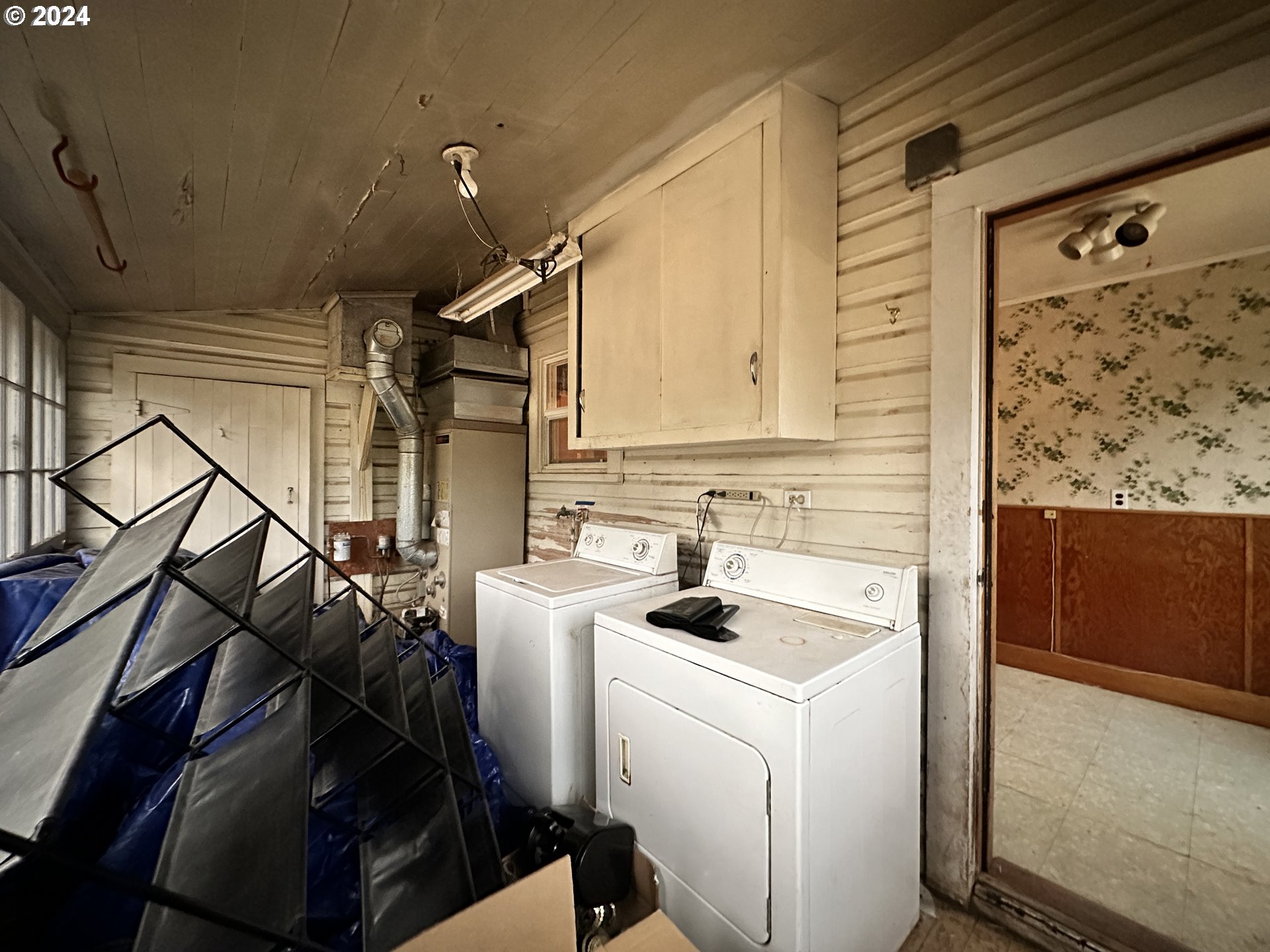 1175 Washington Street Fossil, OR 97830 - Photo 12 of 14 a utility room with dryer and washer