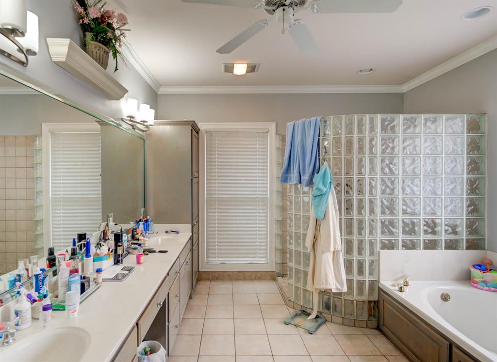 6817 North Club Loop Shreveport, LA 71107 - Photo 14 of 18 a bathroom with a tub a sink and a large mirror