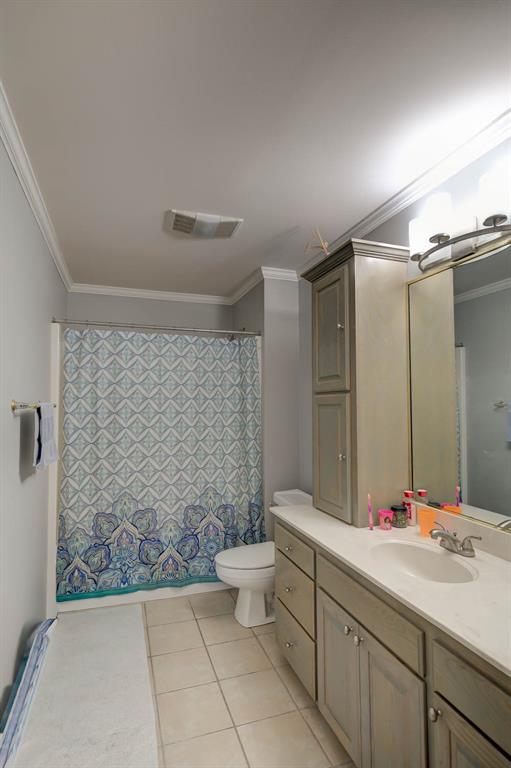 6817 North Club Loop Shreveport, LA 71107 - Photo 8 of 18 a bathroom with a double vanity sink toilet and mirror