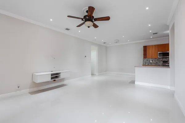 $2,150 | 3557 Forest Hill Boulevard, Unit 54, West Palm Beach, FL 33406