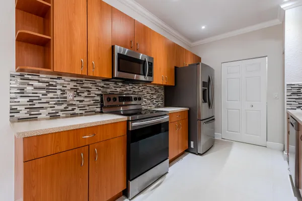 $2,150 | 3557 Forest Hill Boulevard, Unit 54, West Palm Beach, FL 33406