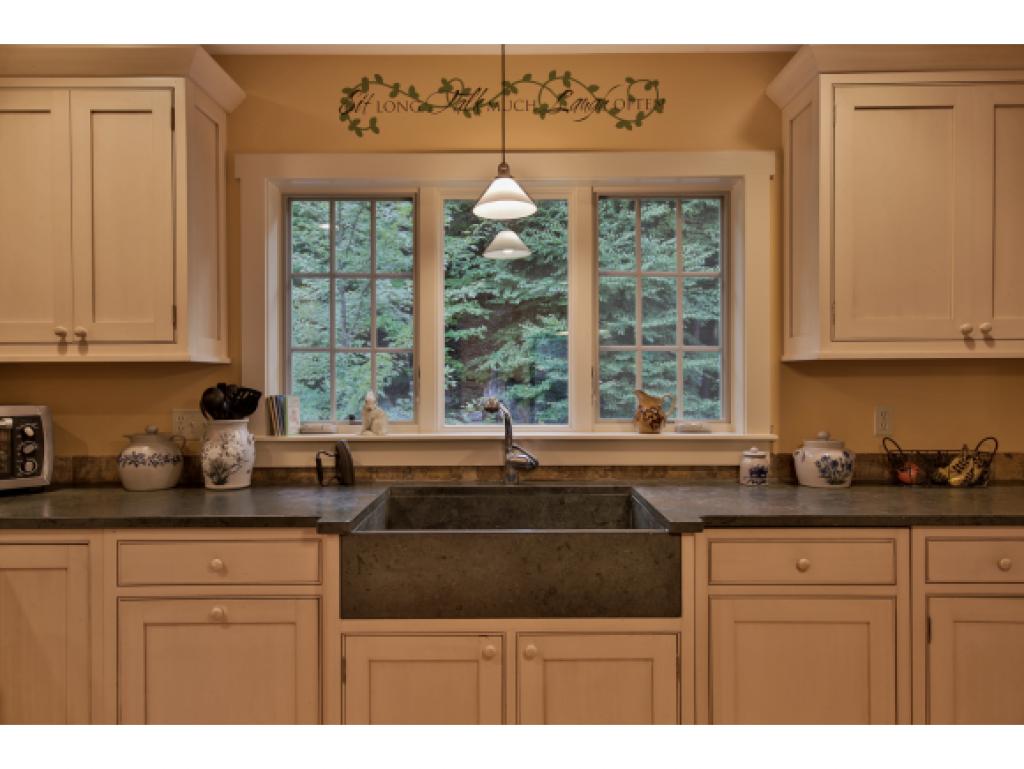 44 Carriage Road New Boston, NH 03070 - Photo 11 of 35 Gallery Image 11