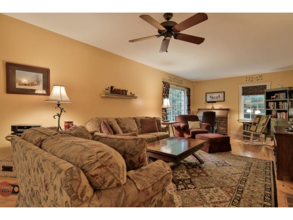 44 Carriage Road New Boston, NH 03070 - Photo 12 of 35 Gallery Image 12
