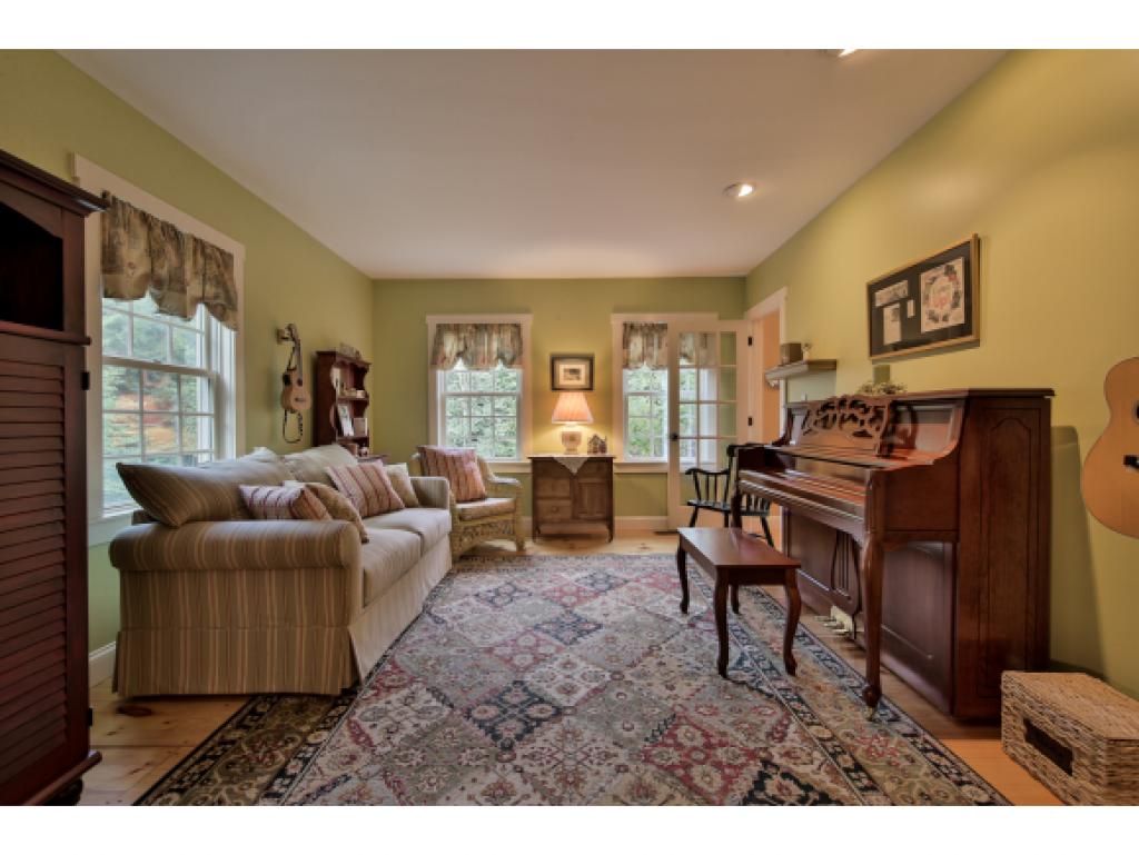44 Carriage Road New Boston, NH 03070 - Photo 16 of 35 Gallery Image 16