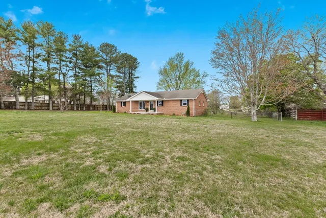 $420,000 | 1035 New Deal Potts Road, Cottontown, TN 37048