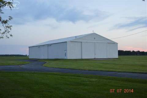 12195 West Pierson Road Flushing, MI 48433 - Photo 3 of 26 20413991-2.JPG