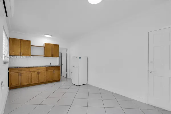 $1,200 | 201 Southwest 51st Court, Unit 4, Miami, FL 33134